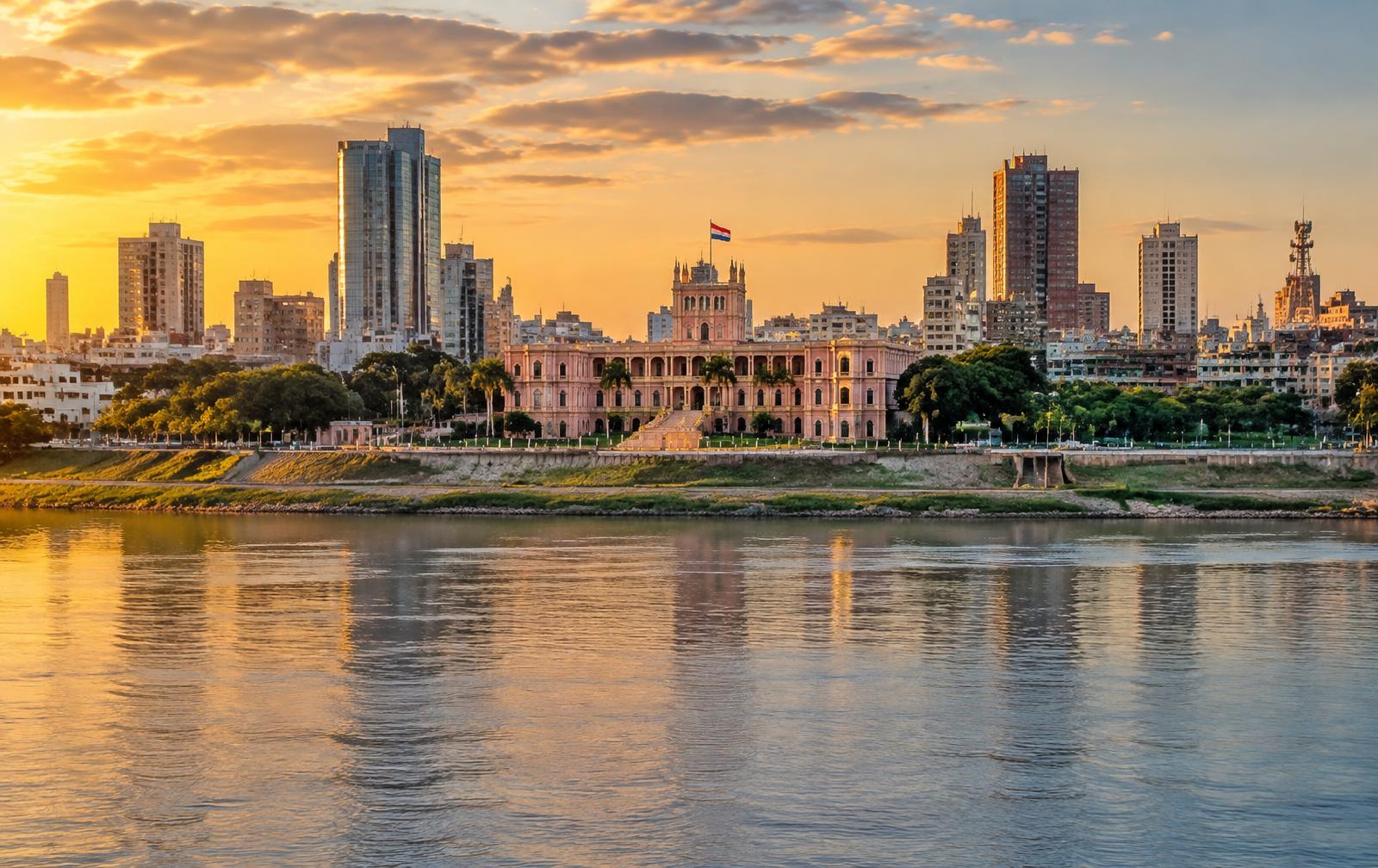 Vista de Asunción y el río Paraguay